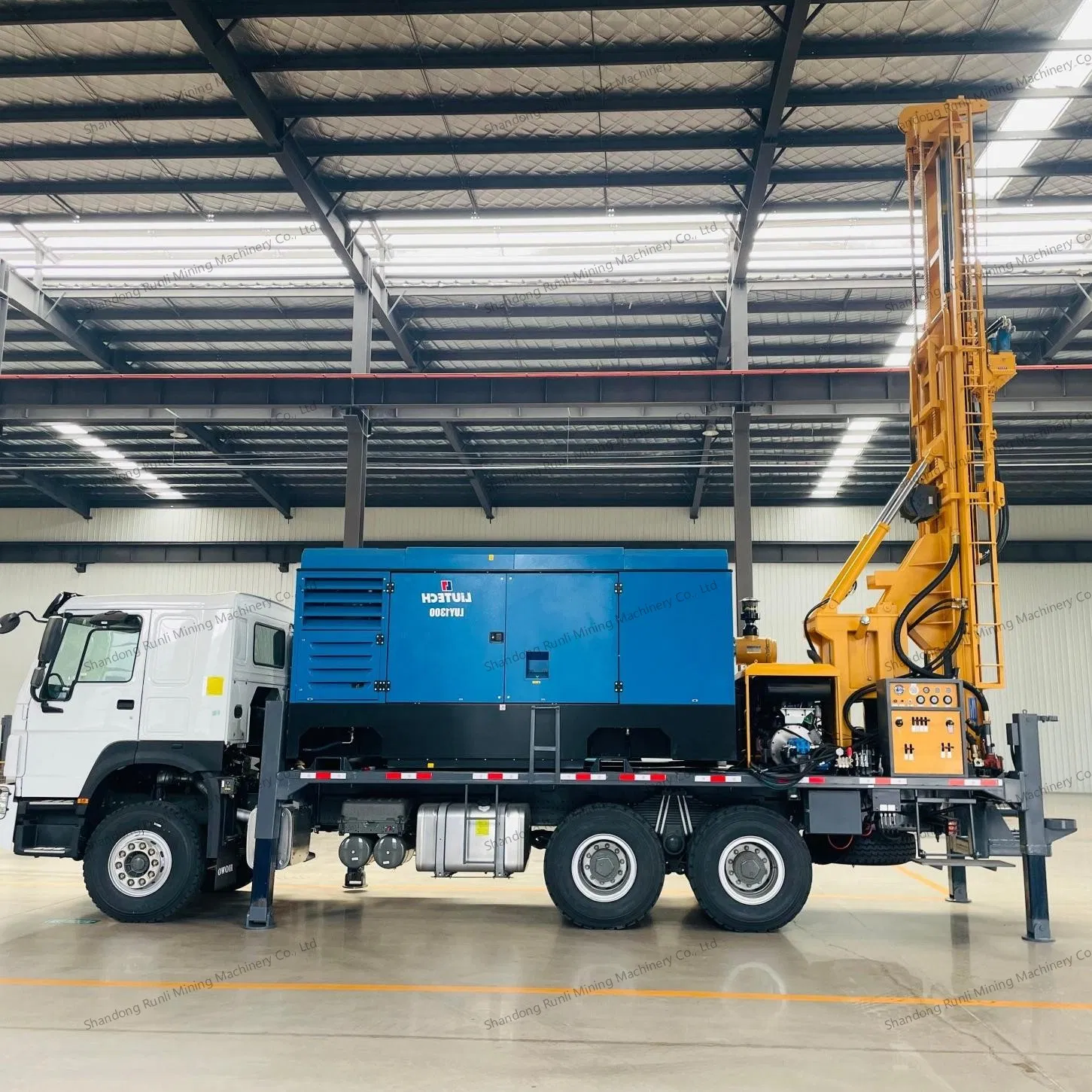 Trivellatrice per pozzi d'acqua montata su camion RL600s con profondità di 600 m, attrezzatura per trivellazione rotativa a olio