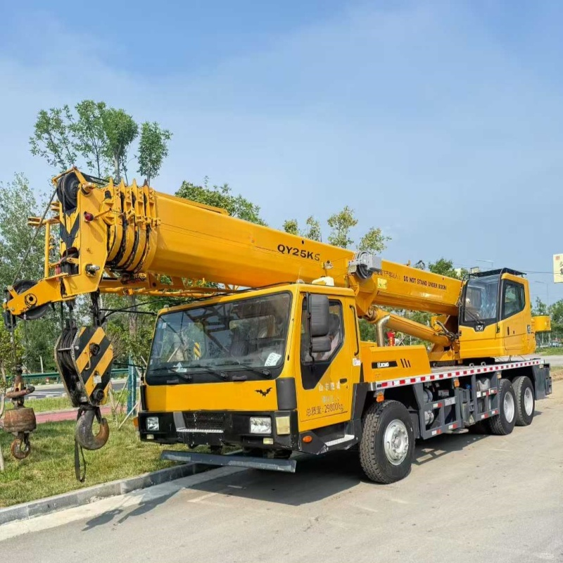 Grue mobile sur camion d'occasion fiable de 25 tonnes, bon prix, prête à travailler