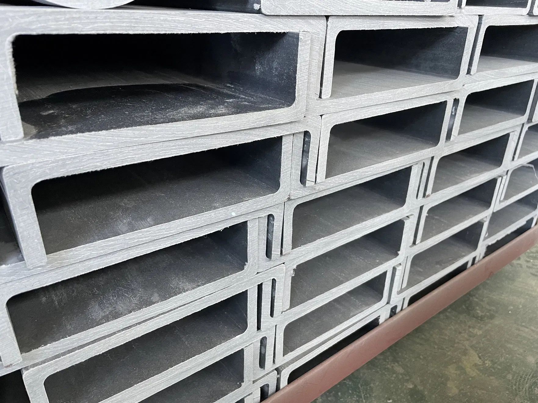 Perfil estructural de FRP en C para construcción anticorrosión