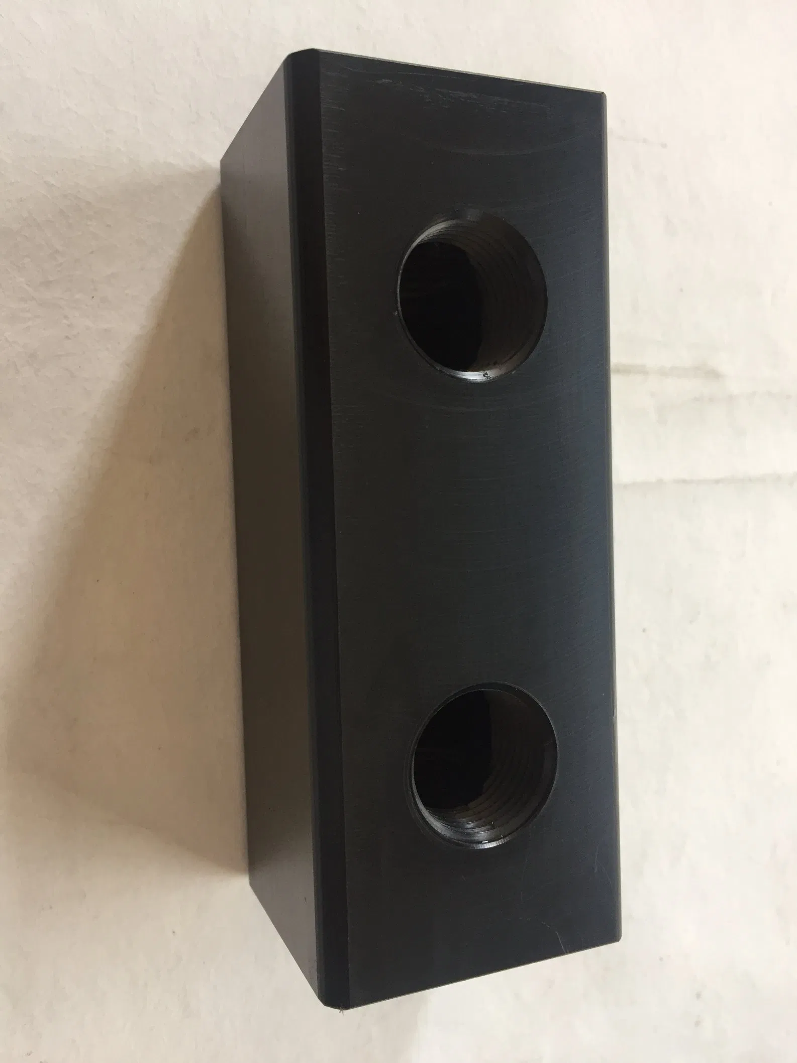 مشعب HDPE أسود مخصص