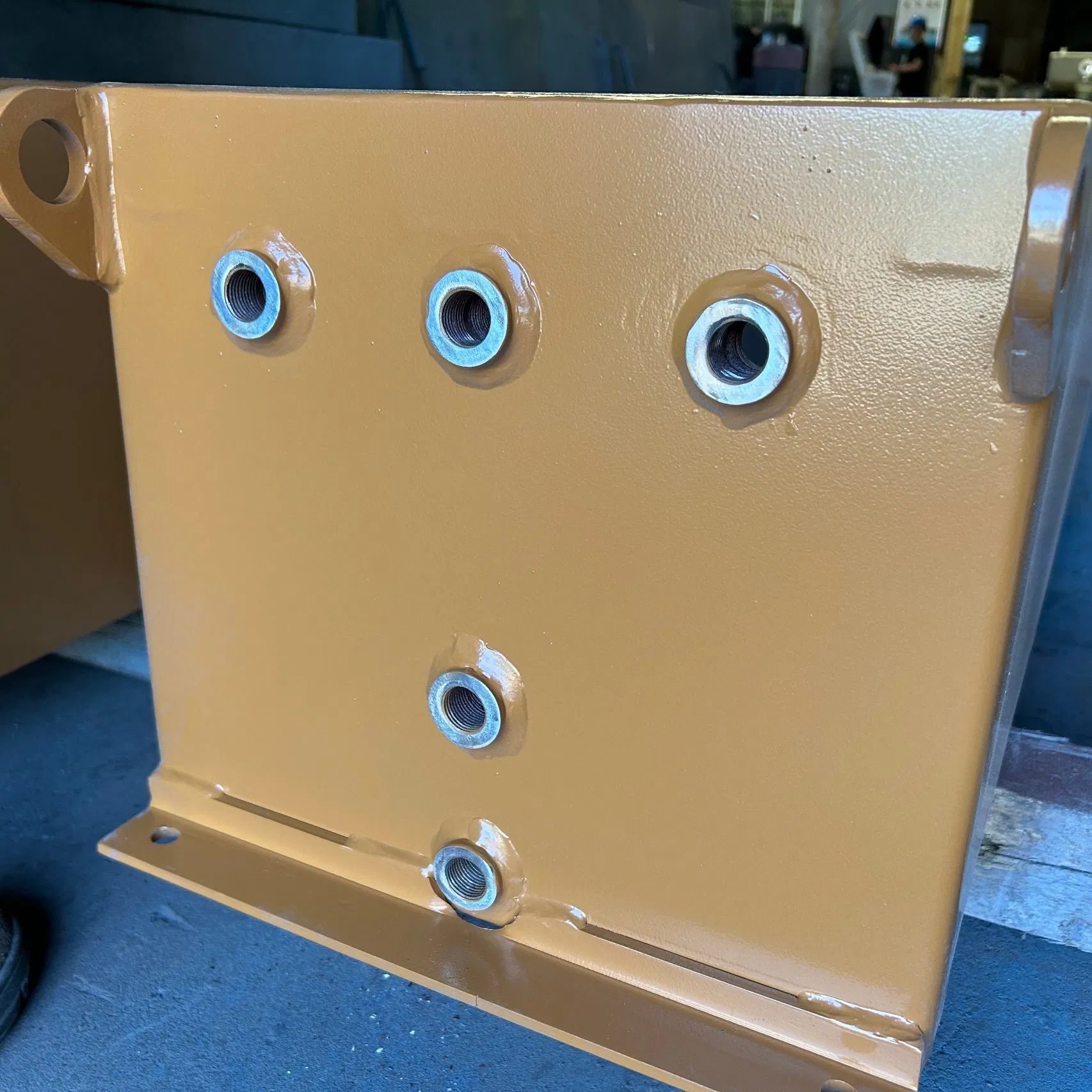 Customized Welding Services for Finished Hydraulic Tank Construction Projects