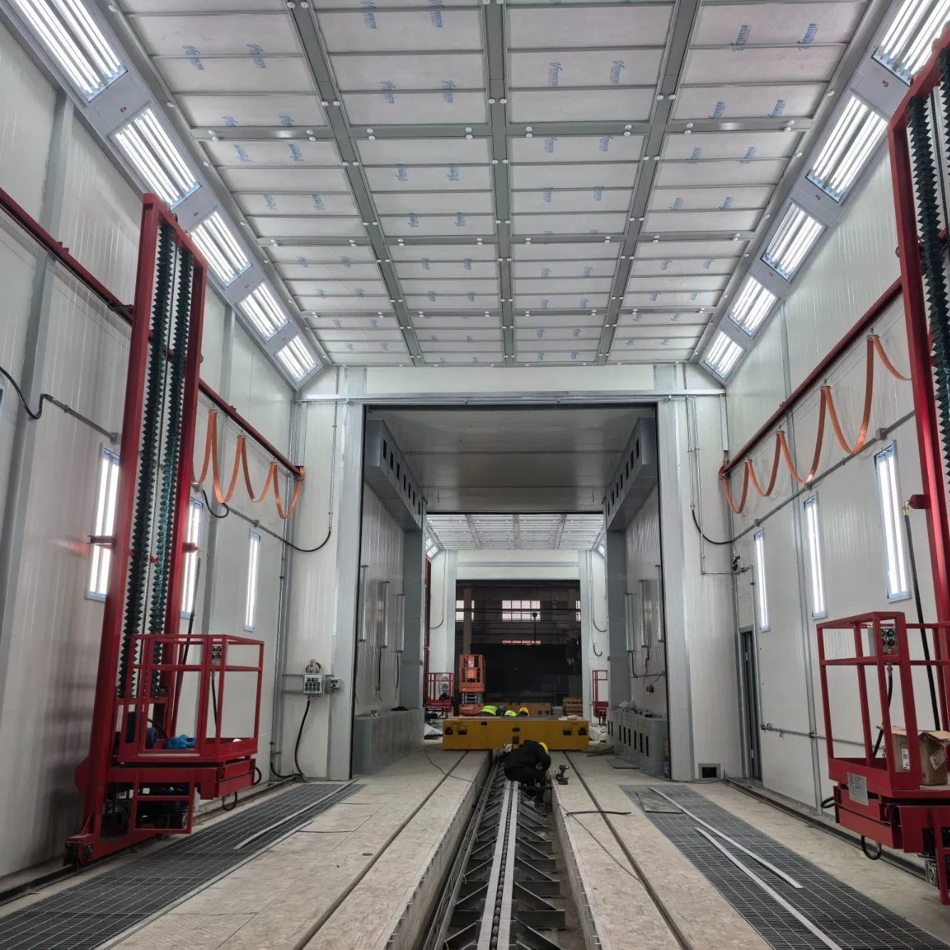 Cabine de pulvérisation de revêtement de précision industrielle scellée avec flux d'air uniforme, espace de travail 100 % sans poussière