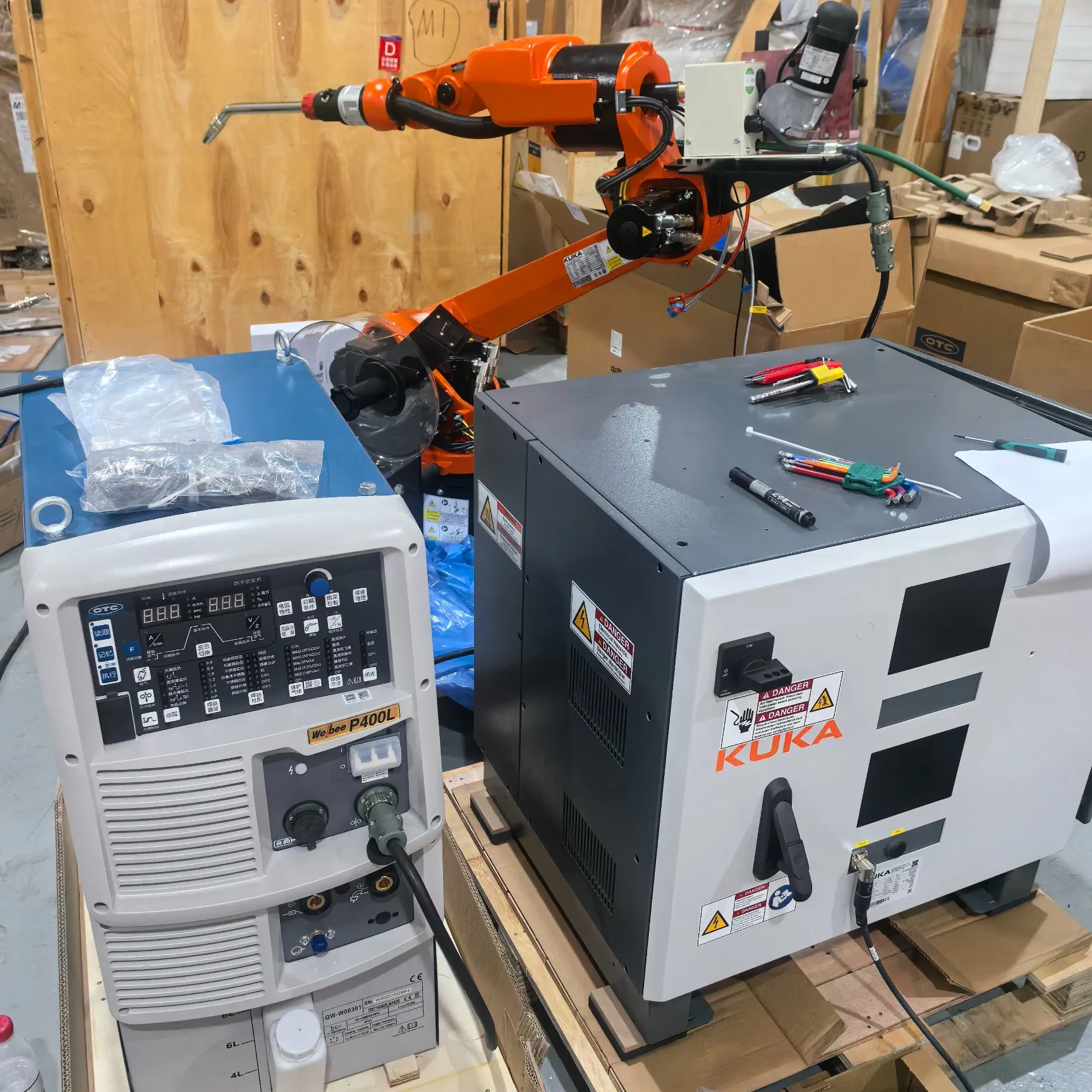 Kuka Kr8 R2100-2 Arc Hw Industrial Welding Robot with OTC Power Source and 3D Vision Seam Tracking Sensor IP65 CE Nrtl
