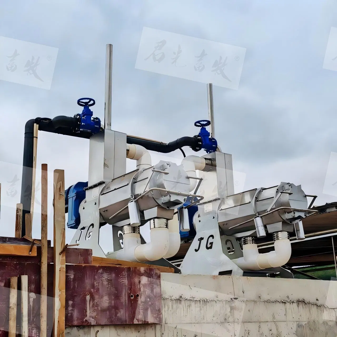 Continuous Working Screw Press Solid Liquid Separator for Dairy Farm Dung Dewatering