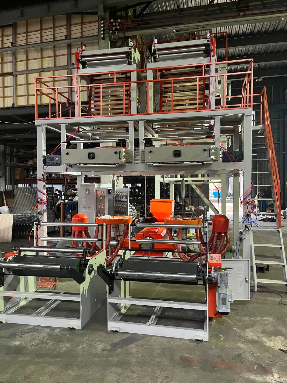 Macchina per la produzione di film plastico biodegradabile a doppia testa