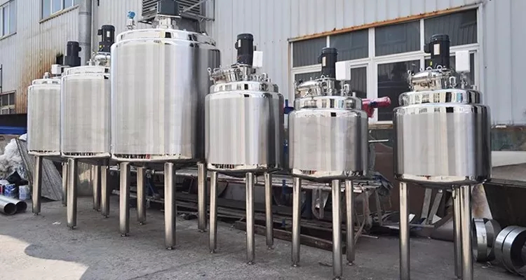 Edelstahl-Doppelmanteltank Sanitärer elektrisch beheizter Rührwerksmischbehälter