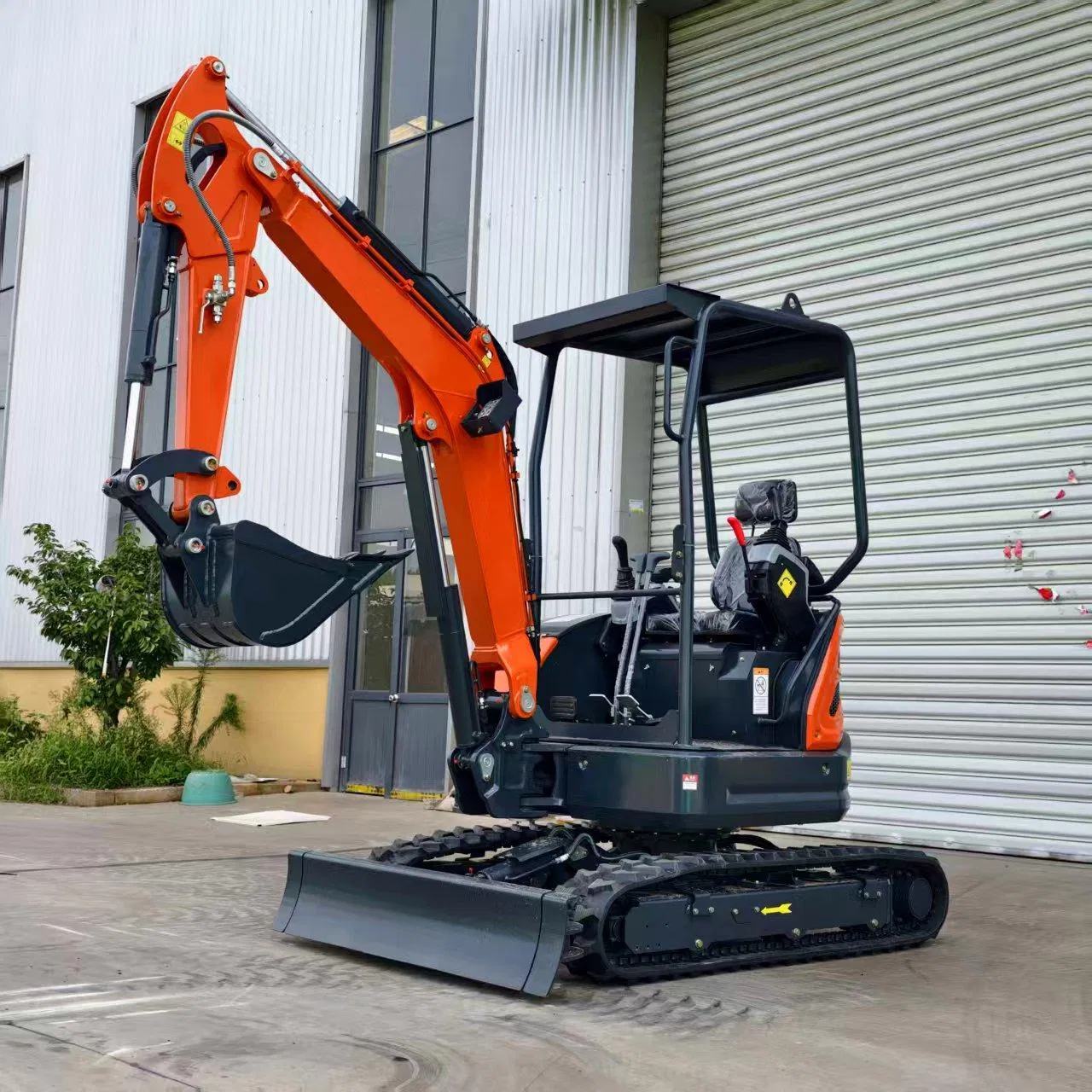 2.5 Ton Multi-Functional Mini Compact Rubber Tracked Excavator 2500kg Kubota Engine Construction and Landscaping Equipment