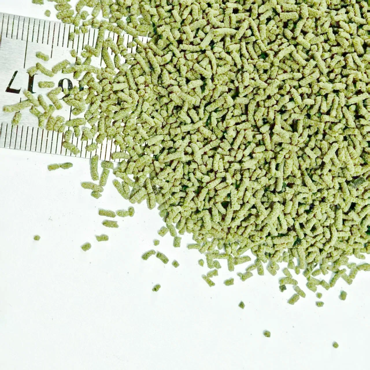 Fertilizzante organico a base di alghe con fosforo per piante da giardino rigogliose