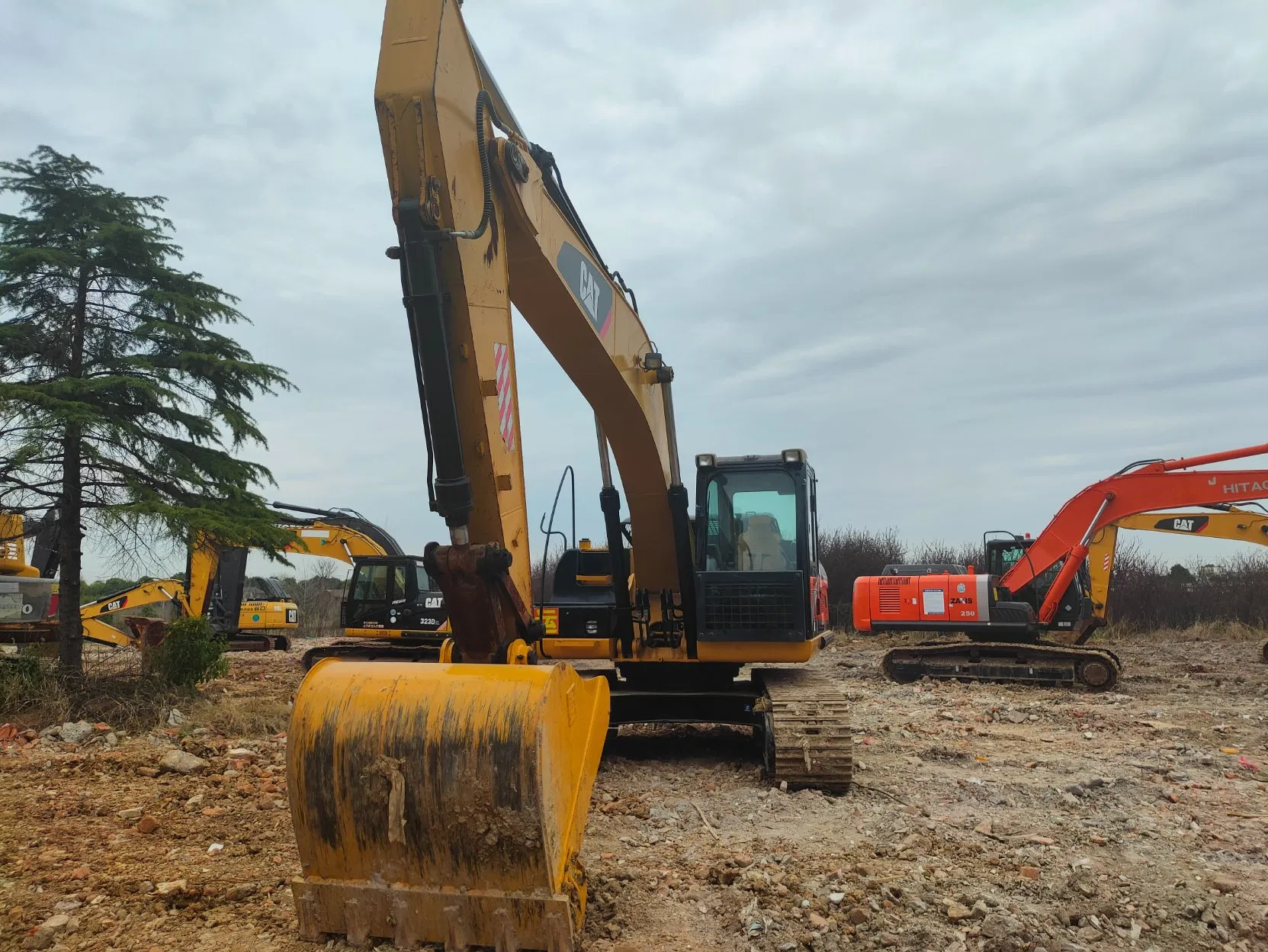 Escavatore Cat320d2 usato in vendita a basso prezzo in Sud America