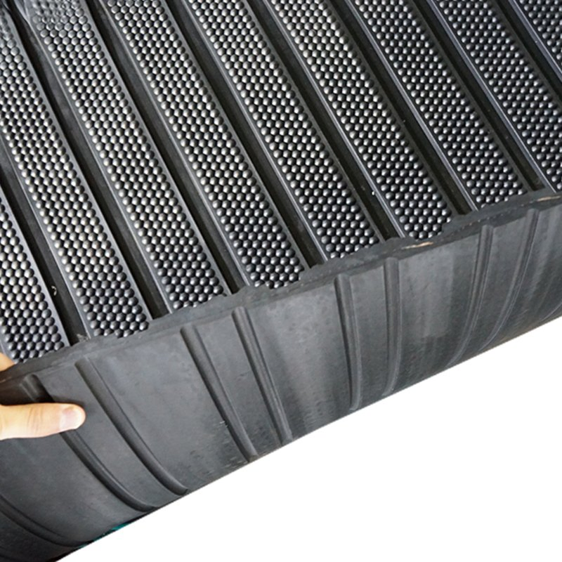 Thick Durable Cow Mat for Dairy Farm Barn Floors