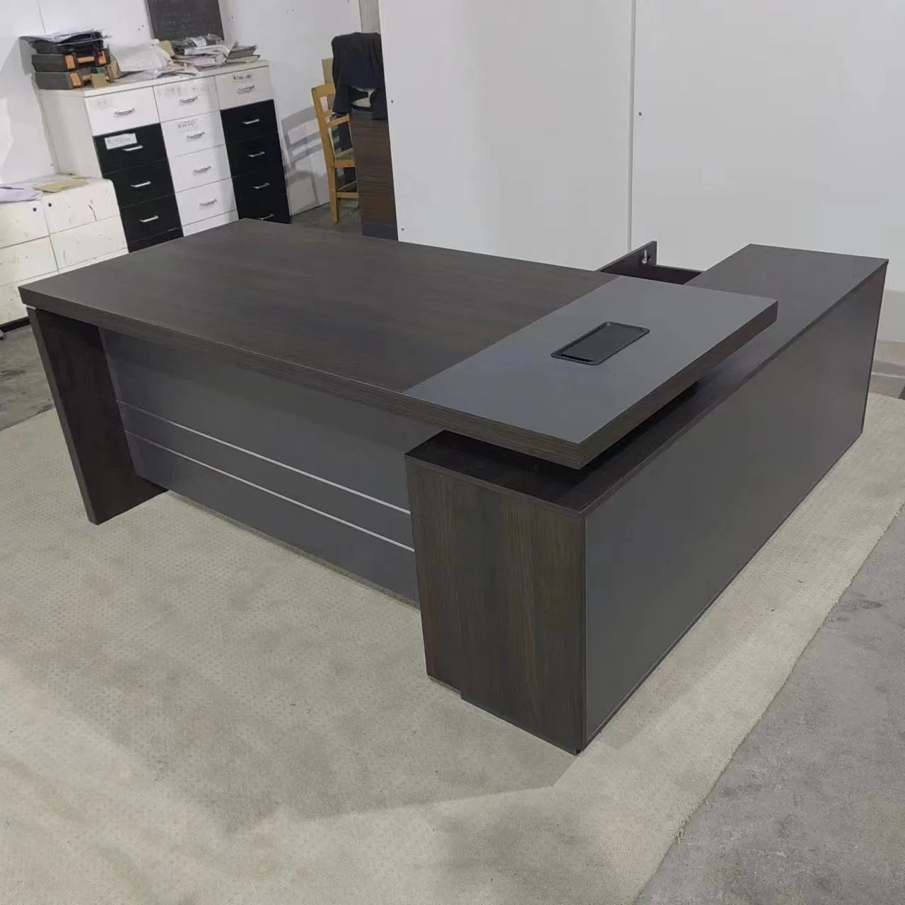 Tavolo da ufficio in legno di alta qualità per arredamento direzionale