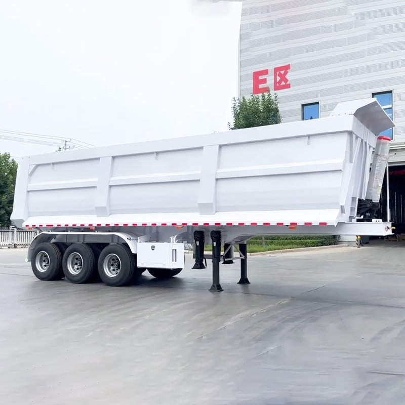 Semi-remorque industrielle à benne arrière pour le transport de matériaux en vrac