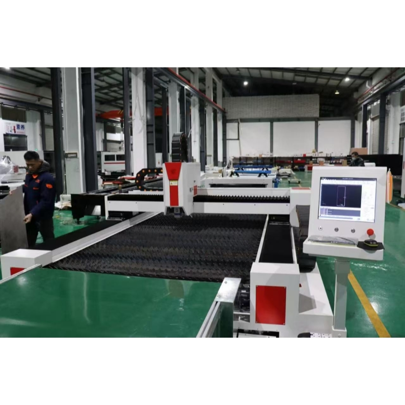 1530 Macchina per taglio laser a fibra con alimentazione automatica a rullo da 1000W a 6000W per acciaio inossidabile e acciaio al carbonio in bobina