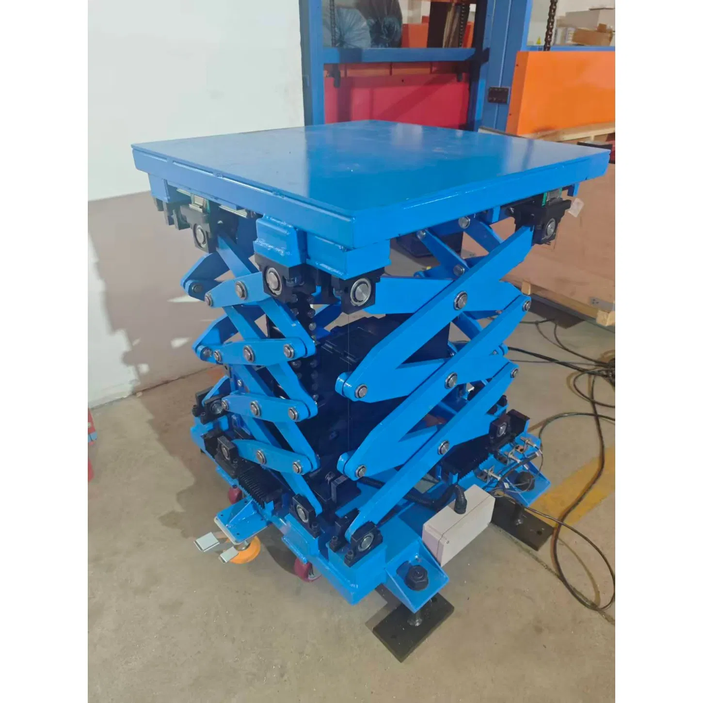 High Strength Anti Slip Stage Rigid Chain Lift Table for University Hall