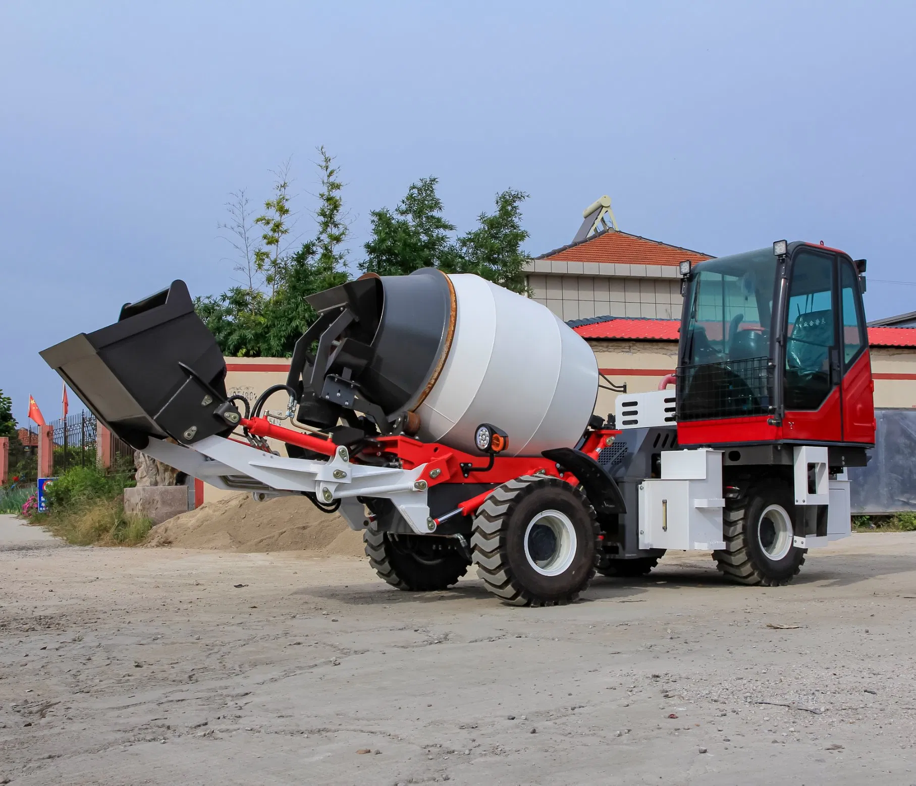 1.5m³ Self-Loading Concrete Mixer Truck for Flexible on-Site Use