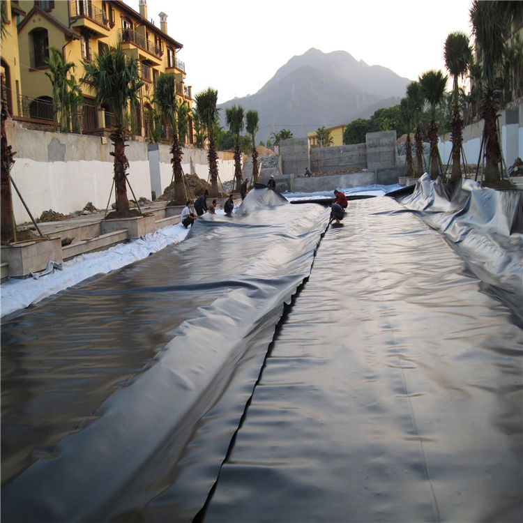 Geomembrana HDPE nera rinforzata da 2 mm e 80 mil