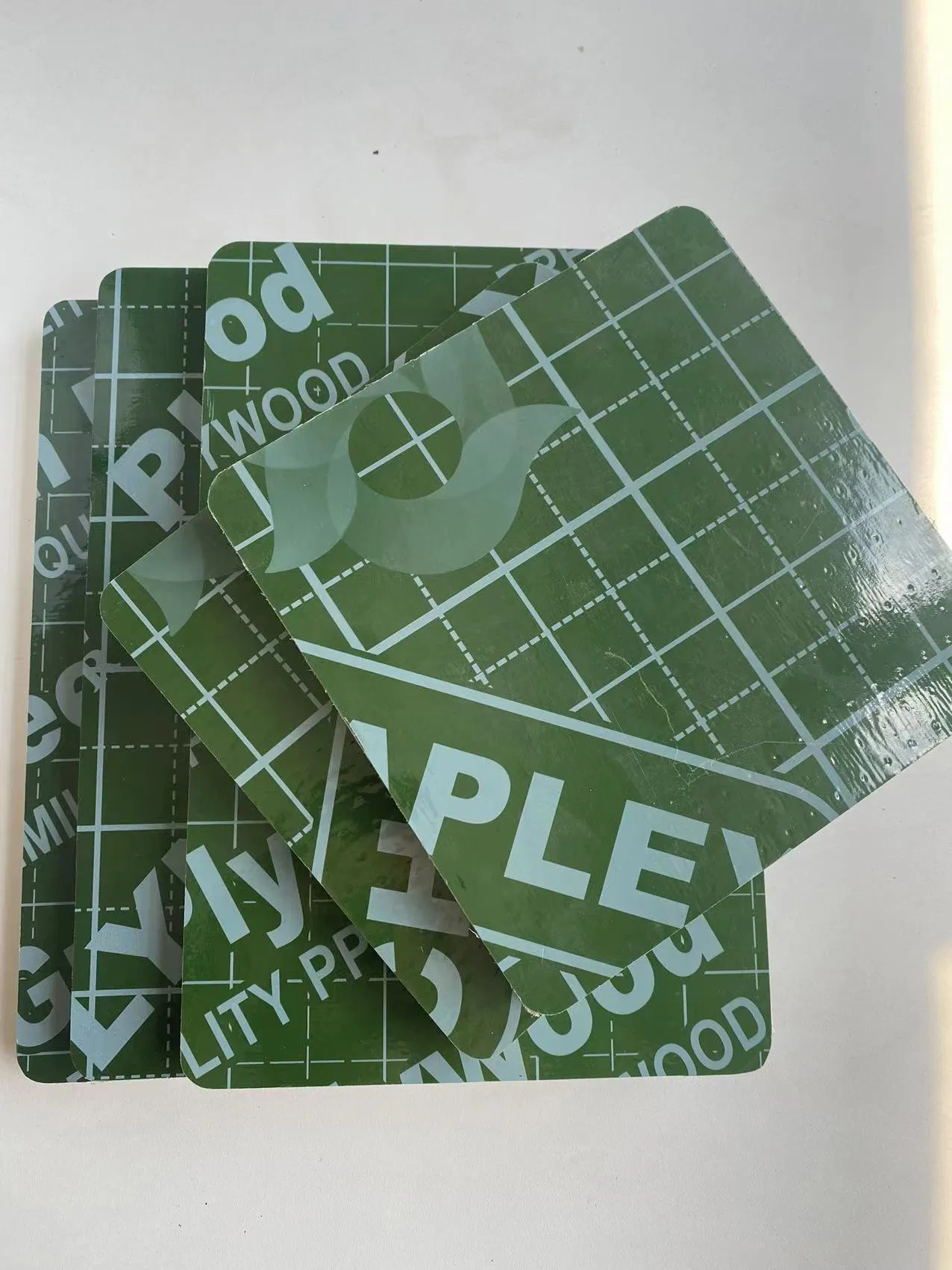1220*2440mm Green PP Plastic Film Faced Construction Hardwood Plywood