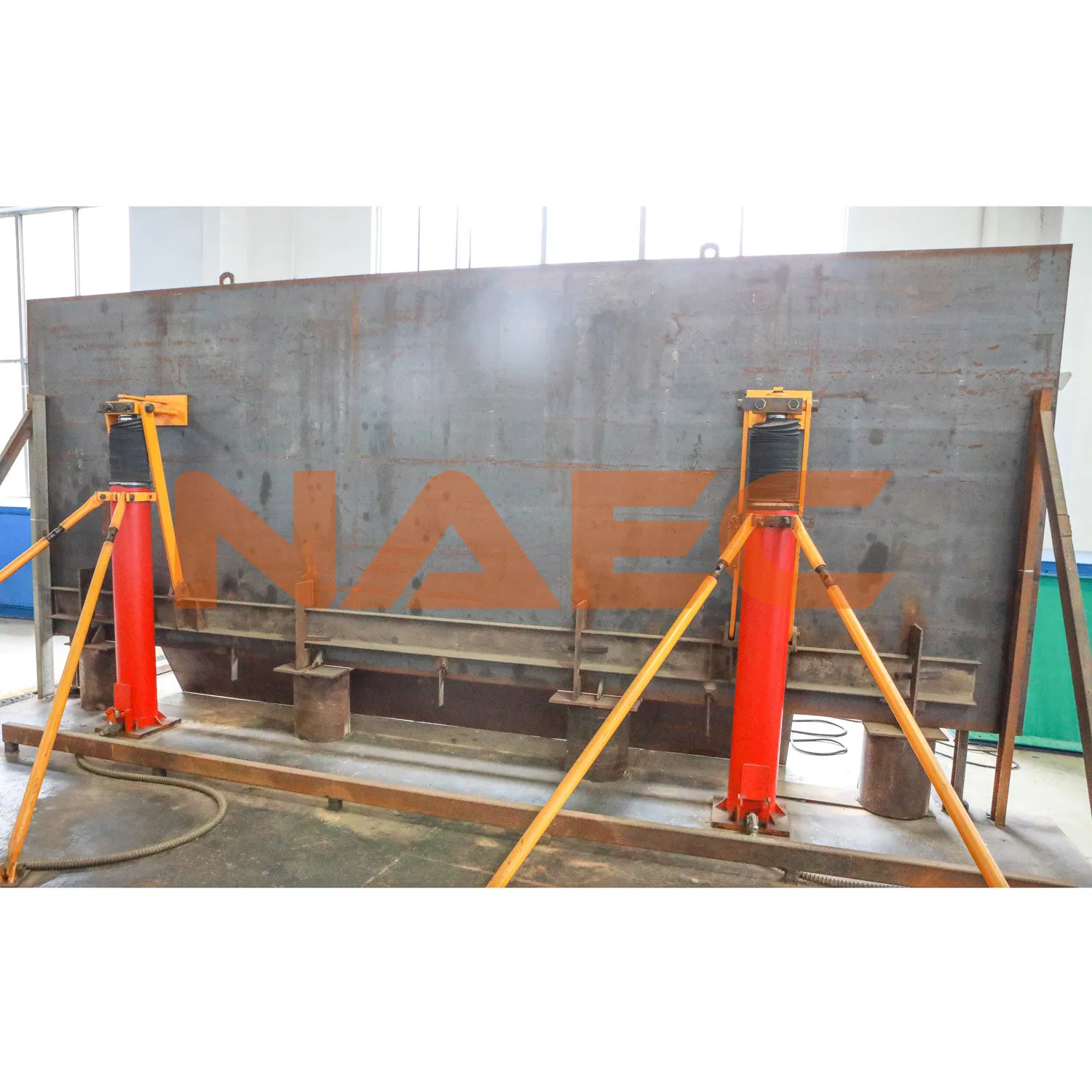 Automatic Top-to-Bottom Tank Welding Hydraulic Jacking System