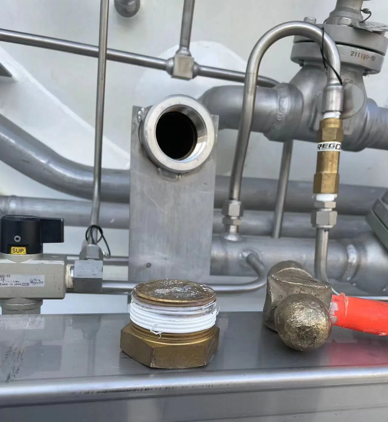 Industrial Grade Carbon Dioxide Gas Liquid CO2 with ISO Tank