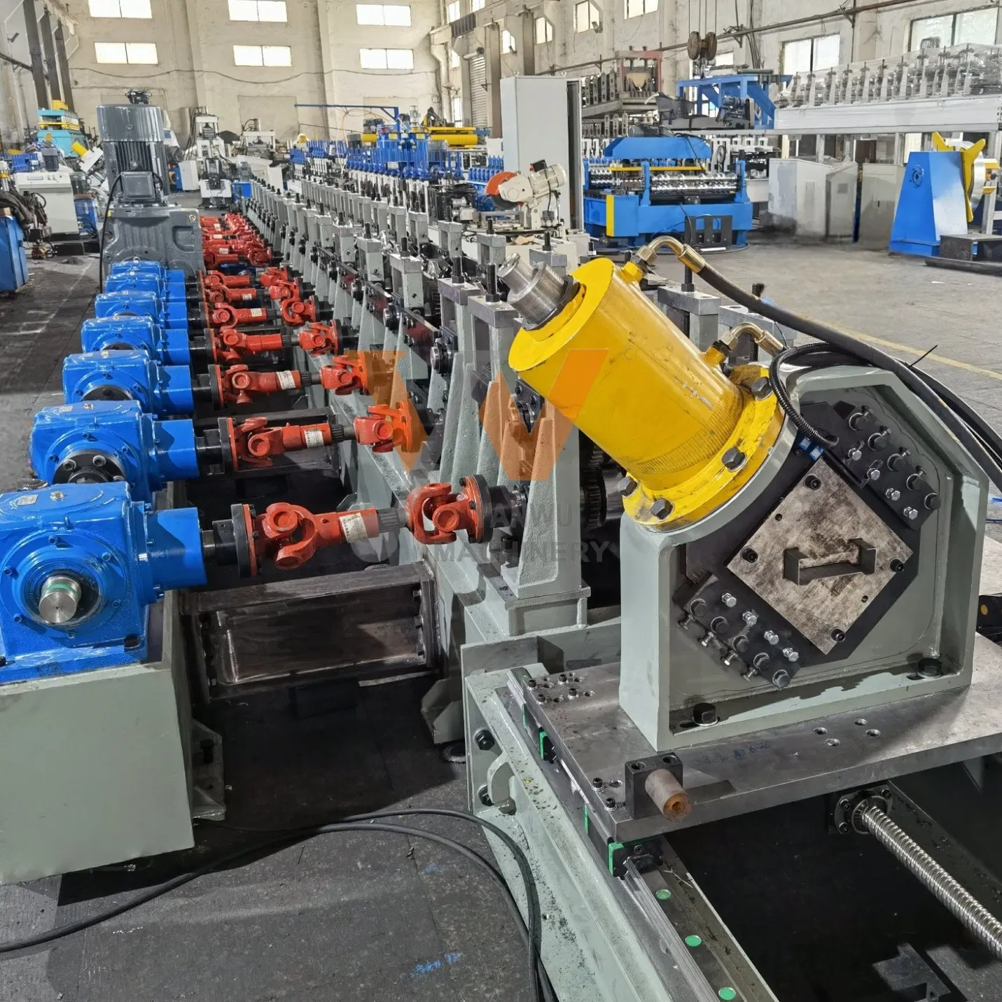 Macchina formatrice a rulli per arcarecci Yanwu C/U/M/Sigma