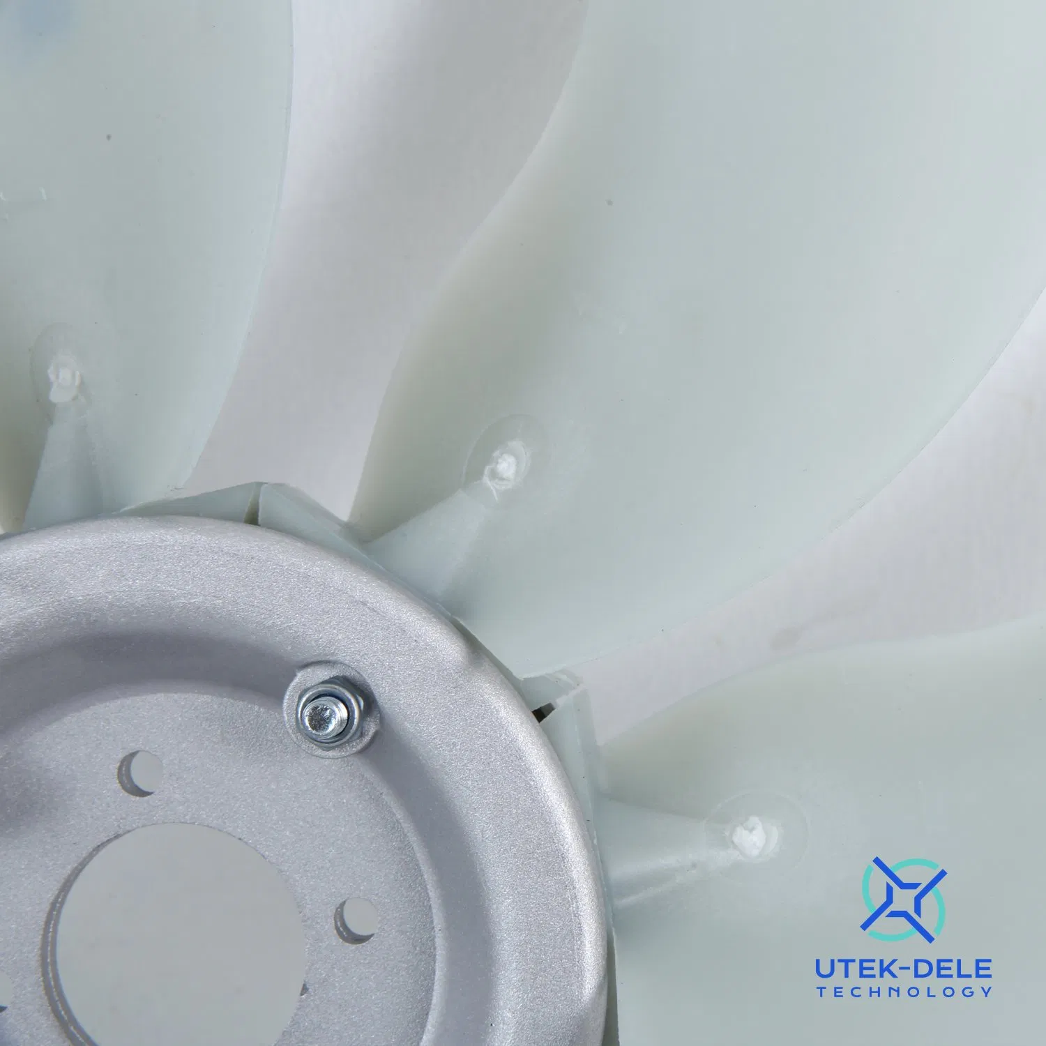 Pag/Aluminum S4z Axial Fan with Sickle Blade for Air Cooling