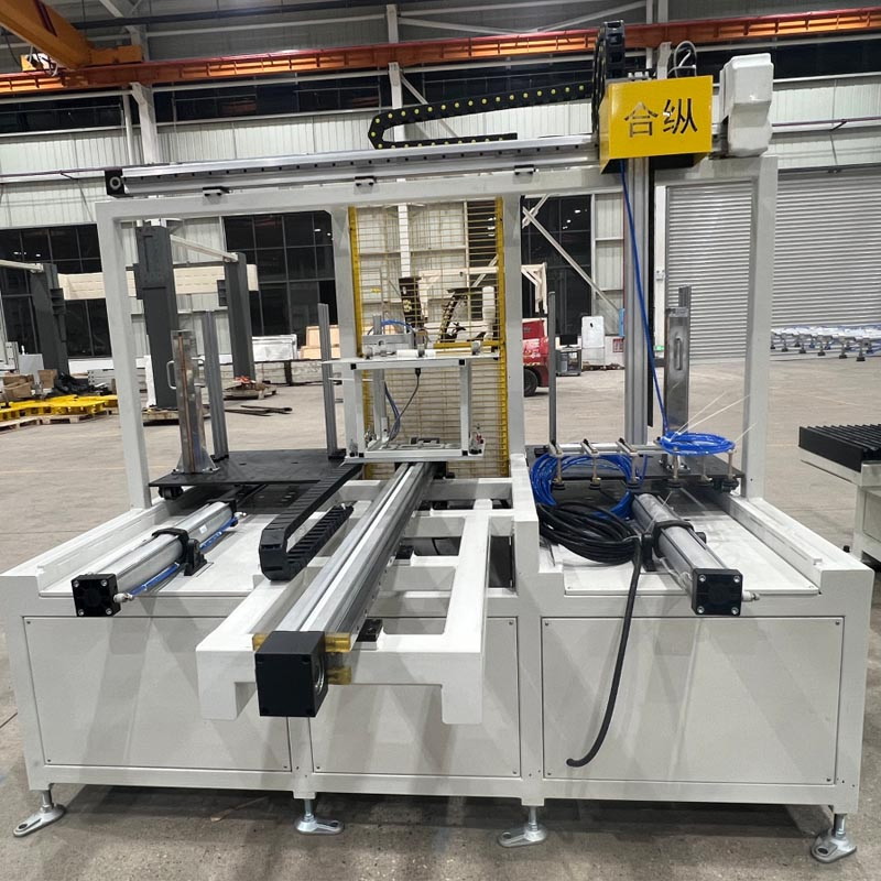 Tavolo di alimentazione personalizzabile per un'automazione efficiente della pressa di stampaggio