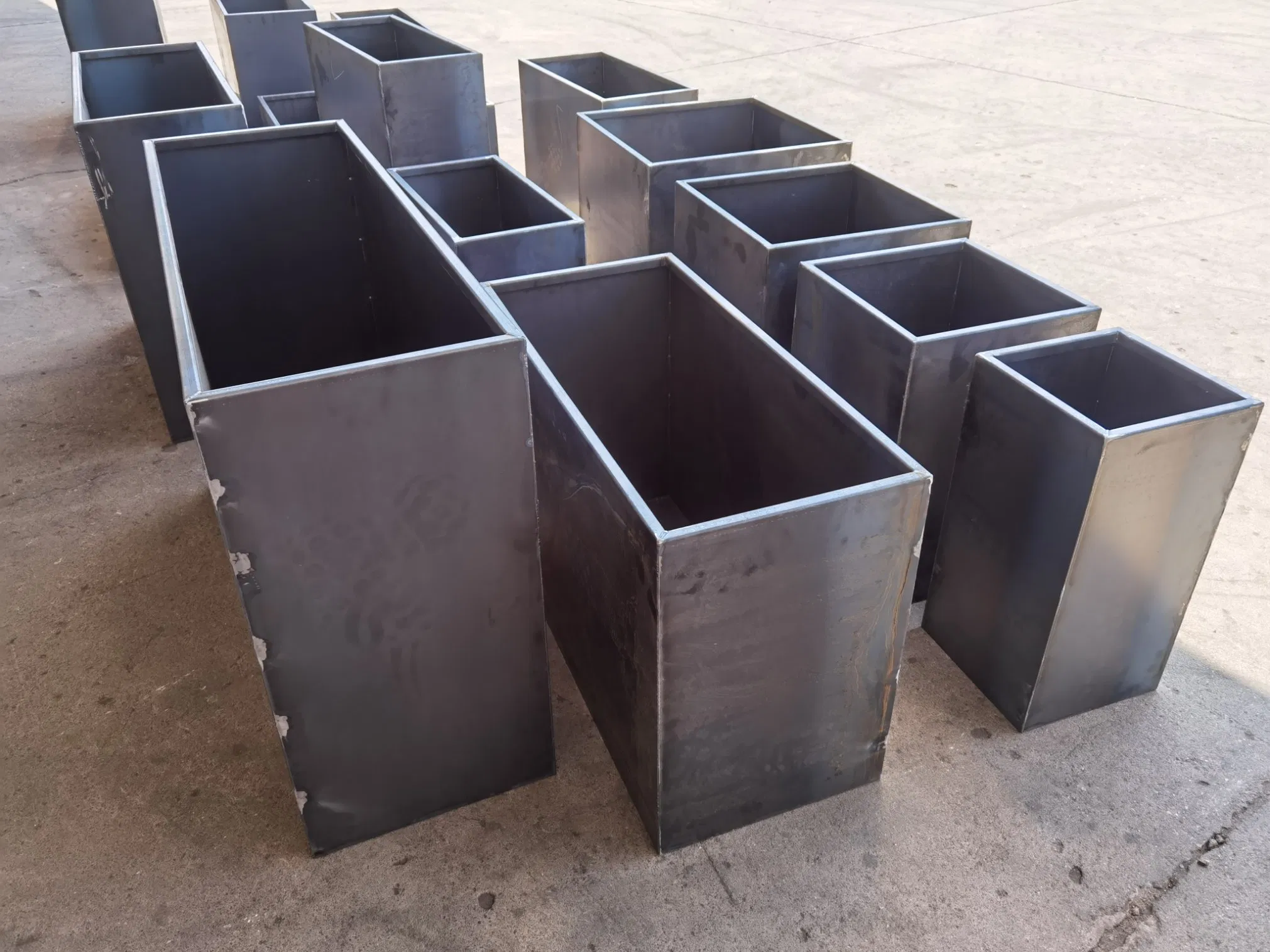 Fioriera quadrata da esterno in acciaio corten per giardino