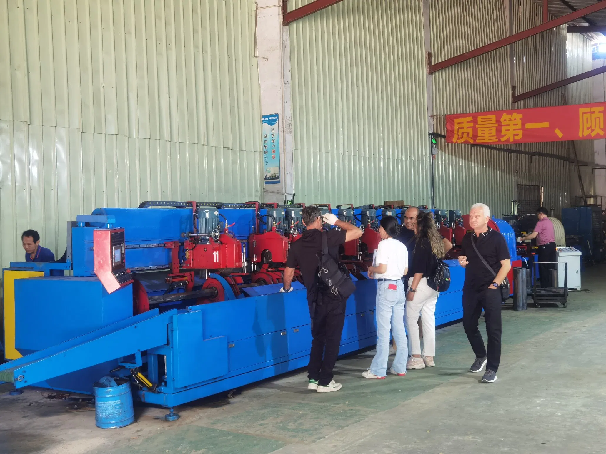 Machine automatique de découpe de tubes carrés de haute précision pour une production rationalisée