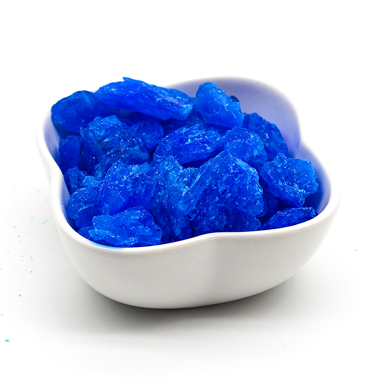 Matière première cristalline de sulfate de cuivre bleu