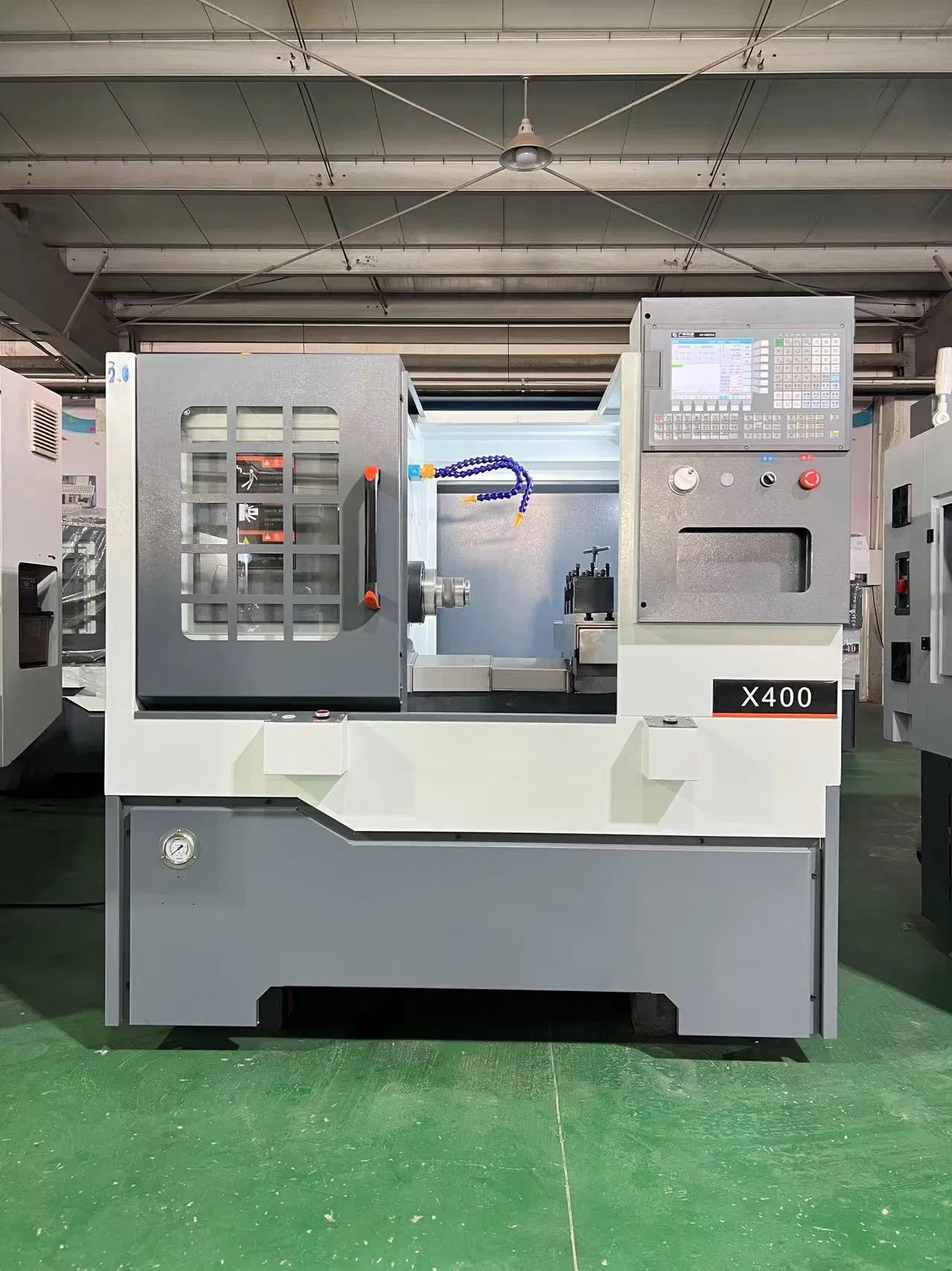 Torno CNC de bancada inclinada totalmente automático PG40IN Máquina de torno de metal automática