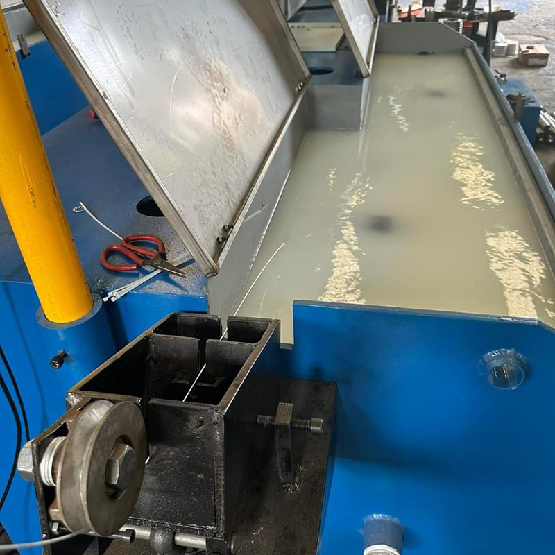 Macchina trafilatrice per filo di acciaio dolce per serbatoi d'acqua