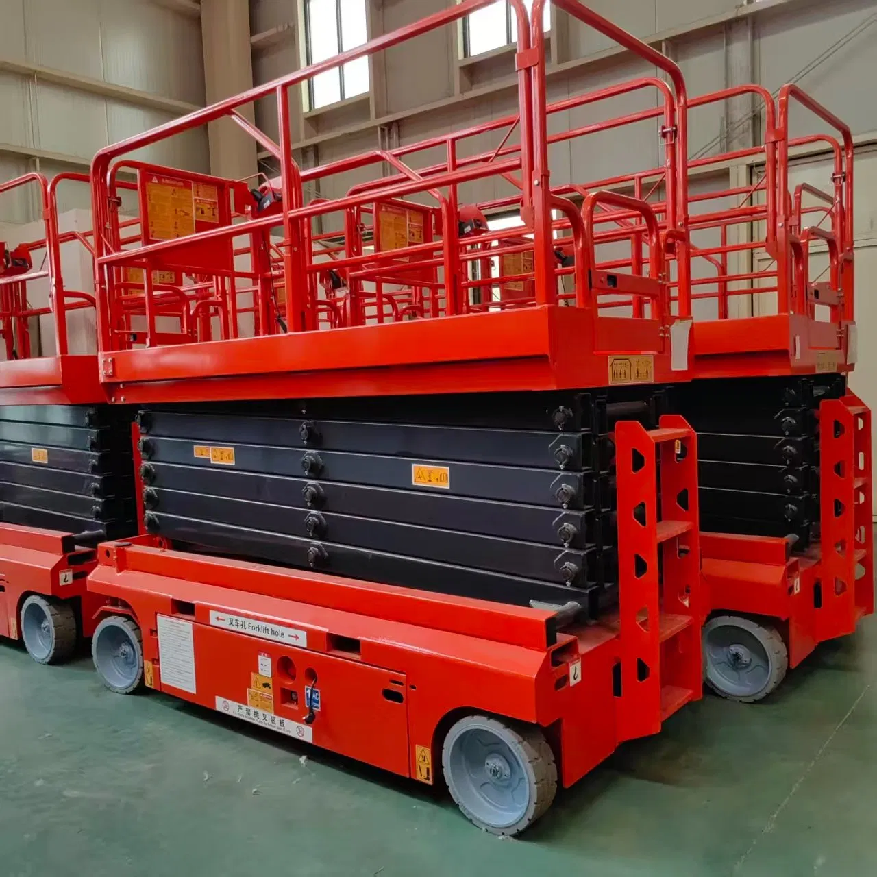 Mini 4 Meters Automatic Self Propelled Scissor Lift for Narrow Place 0.76 Meter Width