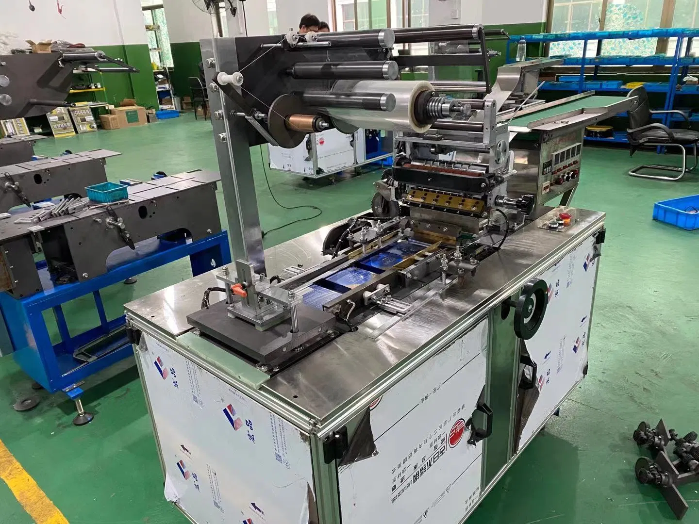 Automatische Cellophan-Umwickel-Verpackungs-Verpackungsmaschine mit Parfümcreme und Teebox