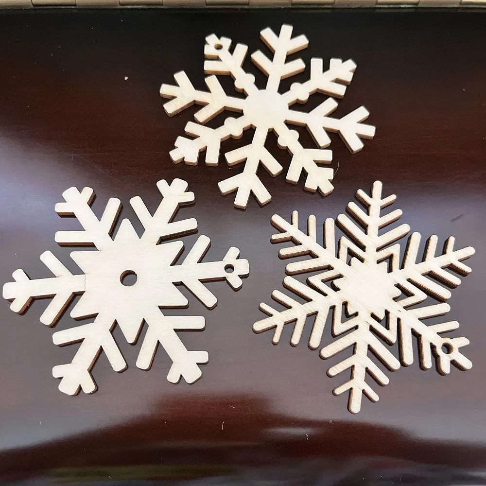 Fiocchi di neve in legno grezzo per decorazioni natalizie da falegnameria