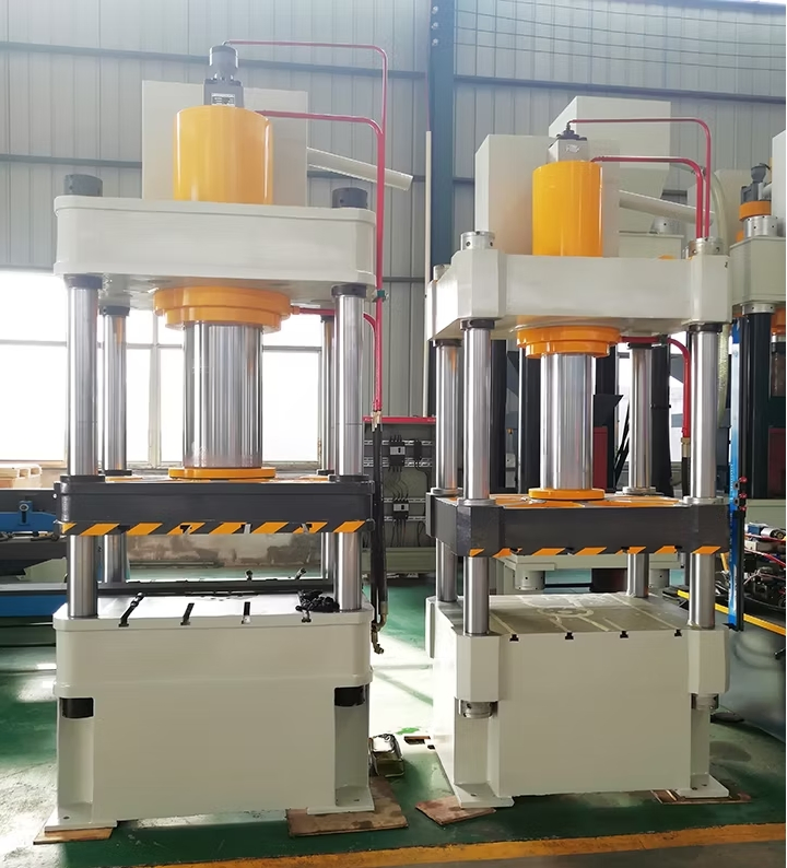Presse hydraulique CNC à quatre colonnes avec ingénierie de précision