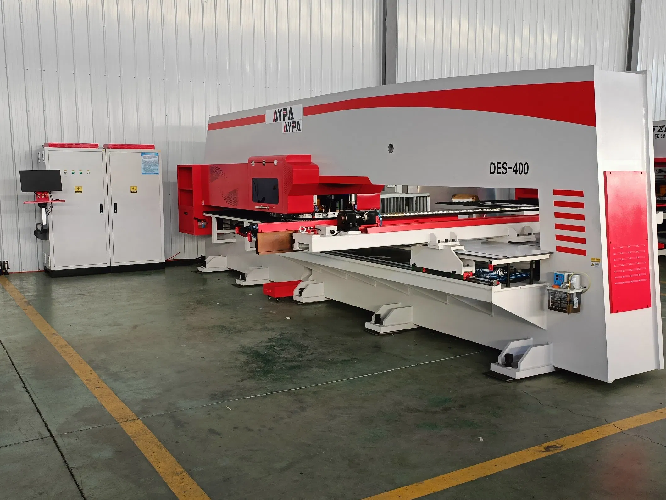 Outils de poinçonnage personnalisés Machine de poinçonnage à tourelle pour tôle d'aluminium 1500 mm