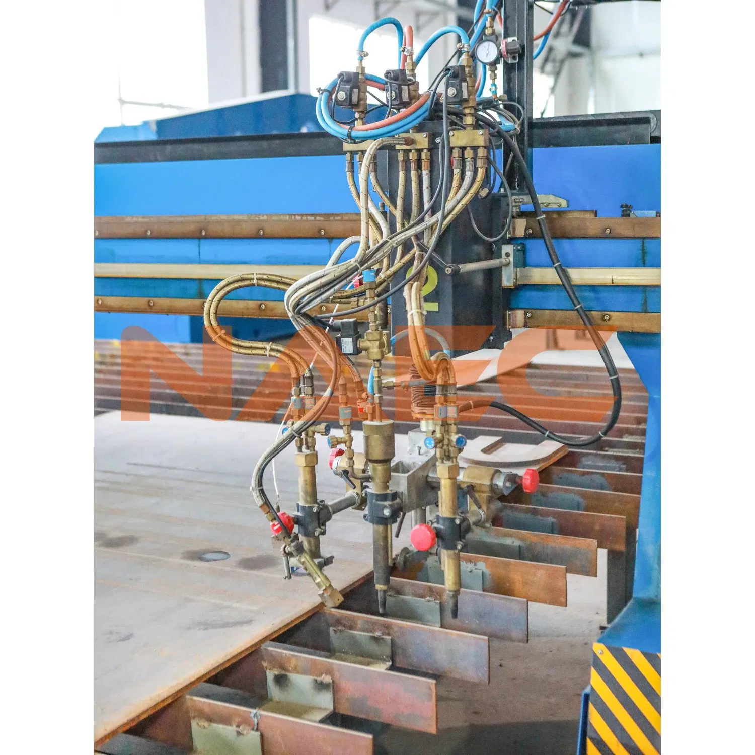 Machine de découpe de tubes au plasma