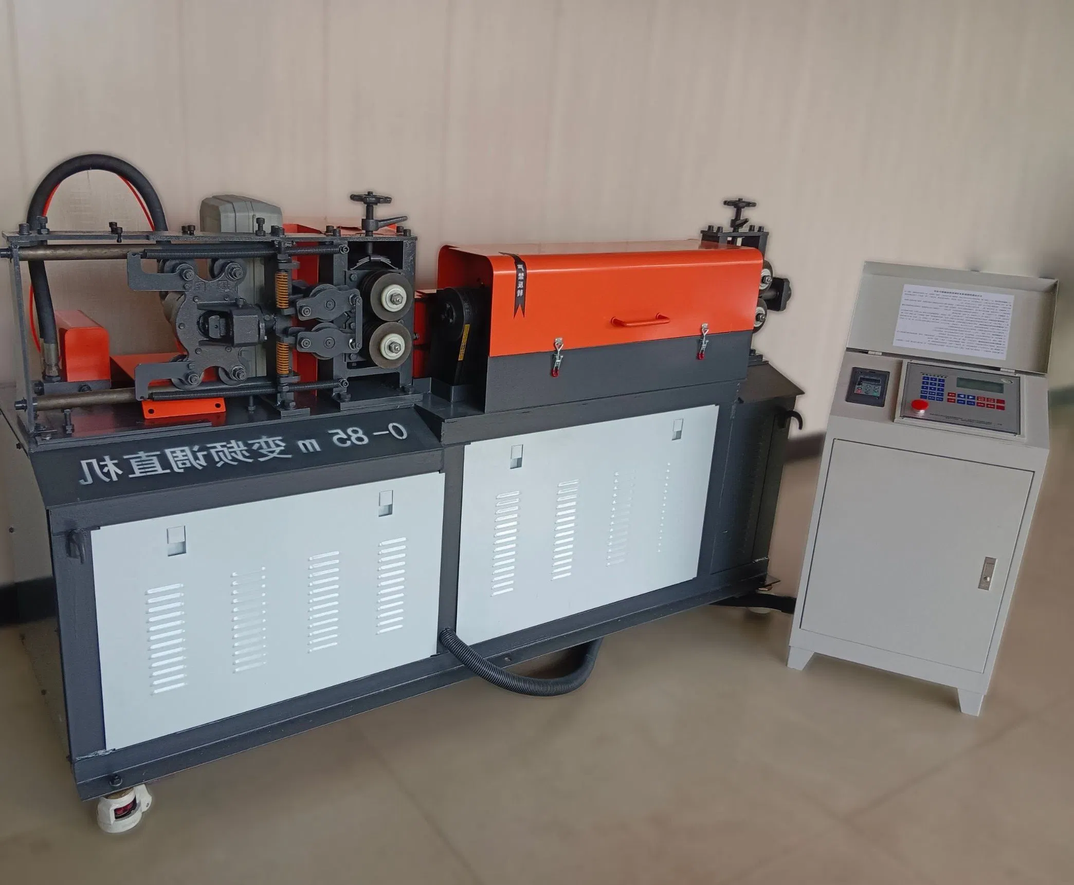 Macchina industriale per tagliare e raddrizzare barre d'armatura per progetti su larga scala