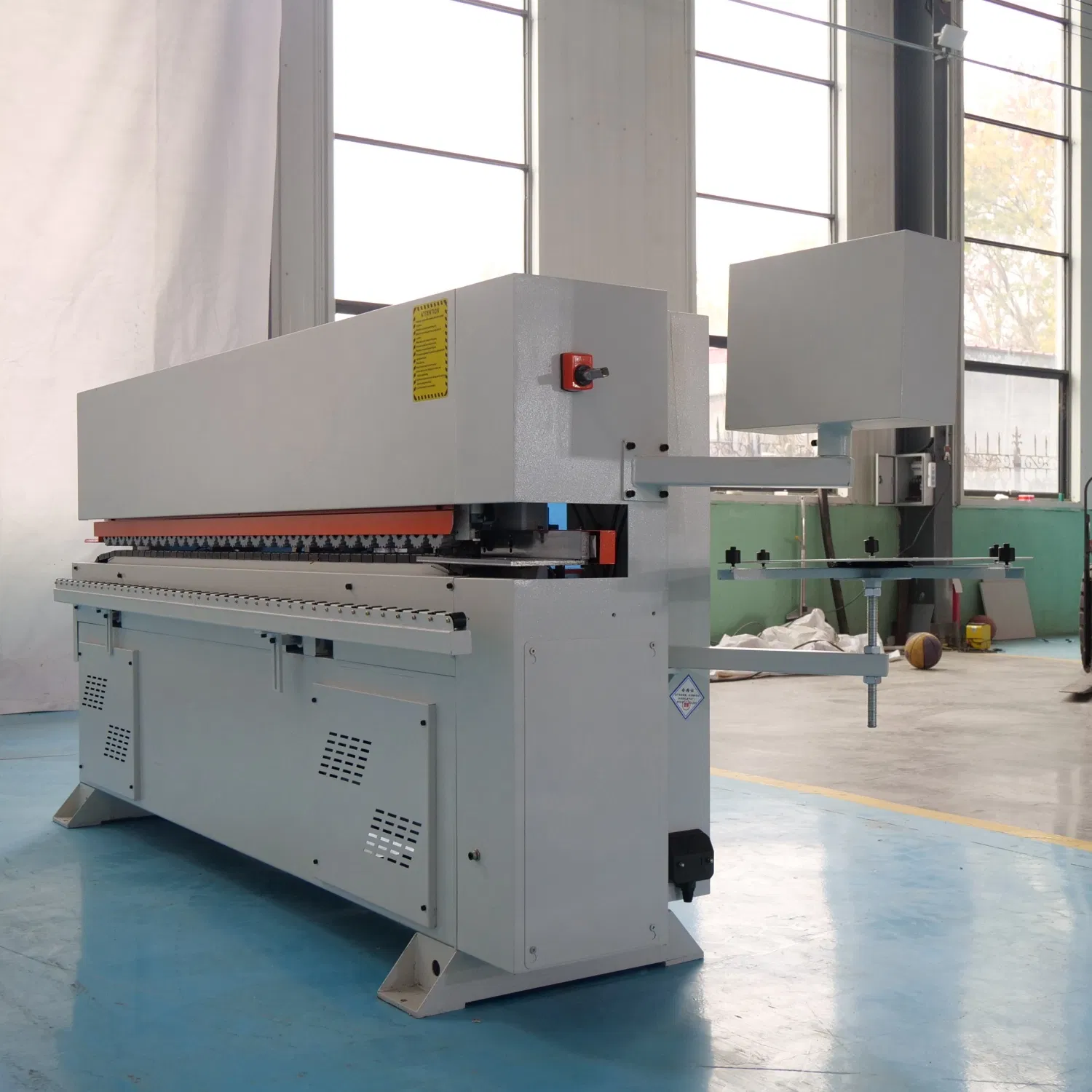 Modelo 360A Enchapadora de Cantos con Sistema de Eliminación de Polvo