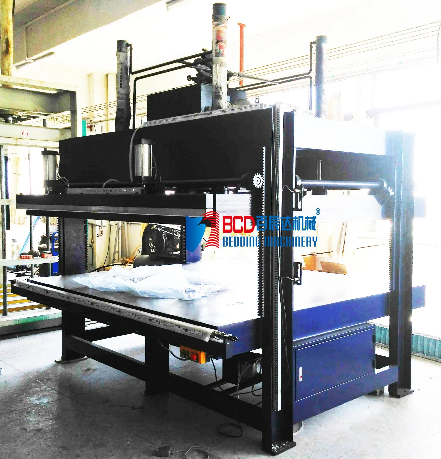 Machine d'emballage sous vide par compression pour film plastique de matelas
