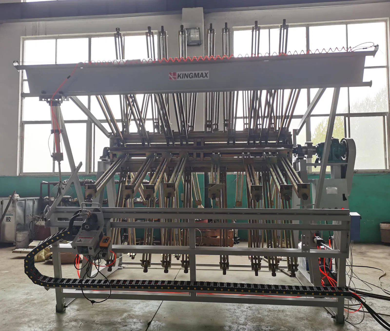 Hydraulischer Spannrahmen für Keilzinkenbretter