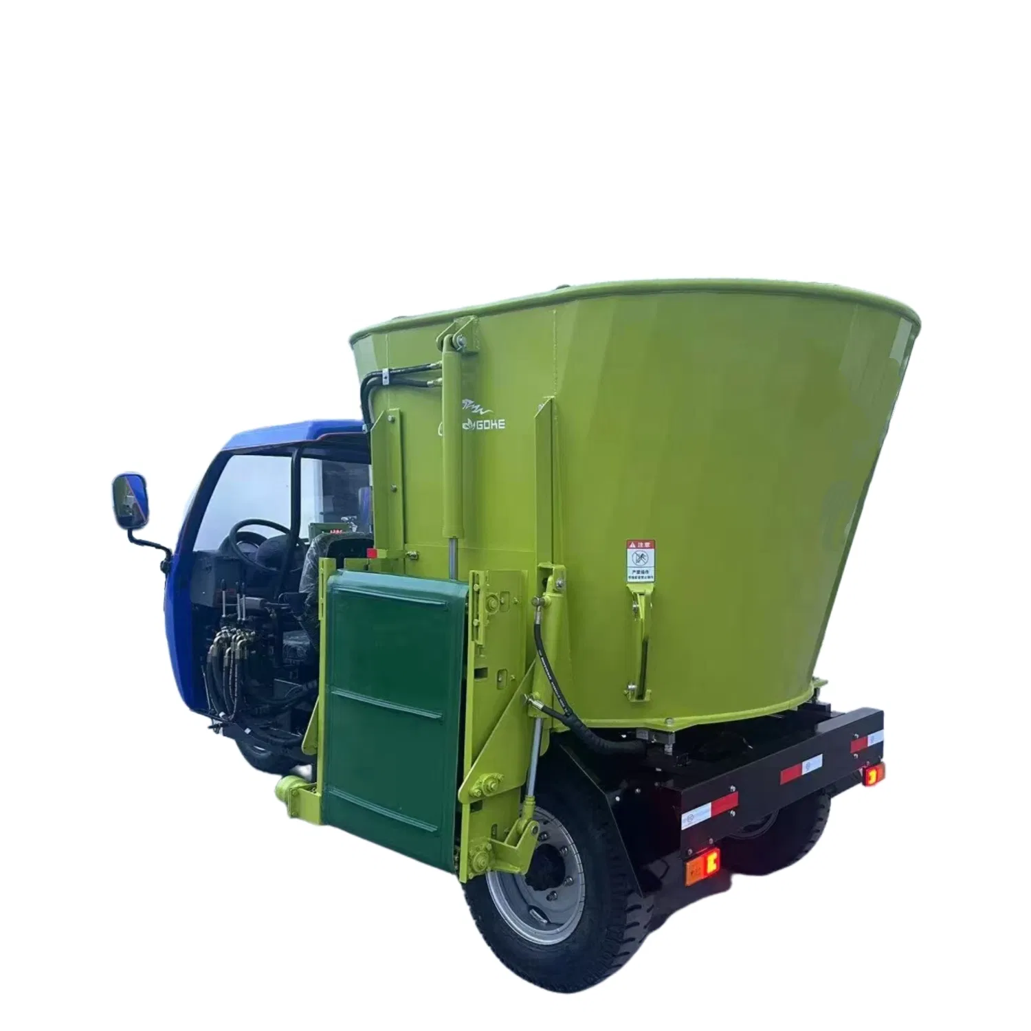 4m³ Self Propelled Tmr Mixer with Conveyor Belt