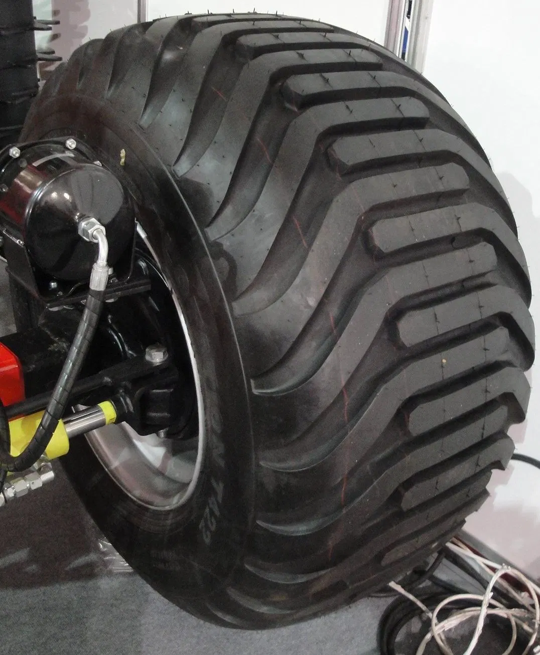 Radial Agricultural Flotation Tire (400/60-15.5, 400/60-22.5, 550/45R22.5, 710/45R26.5, 850/50R30.5) for Harvester, Chaser Bin, Manure Spreader