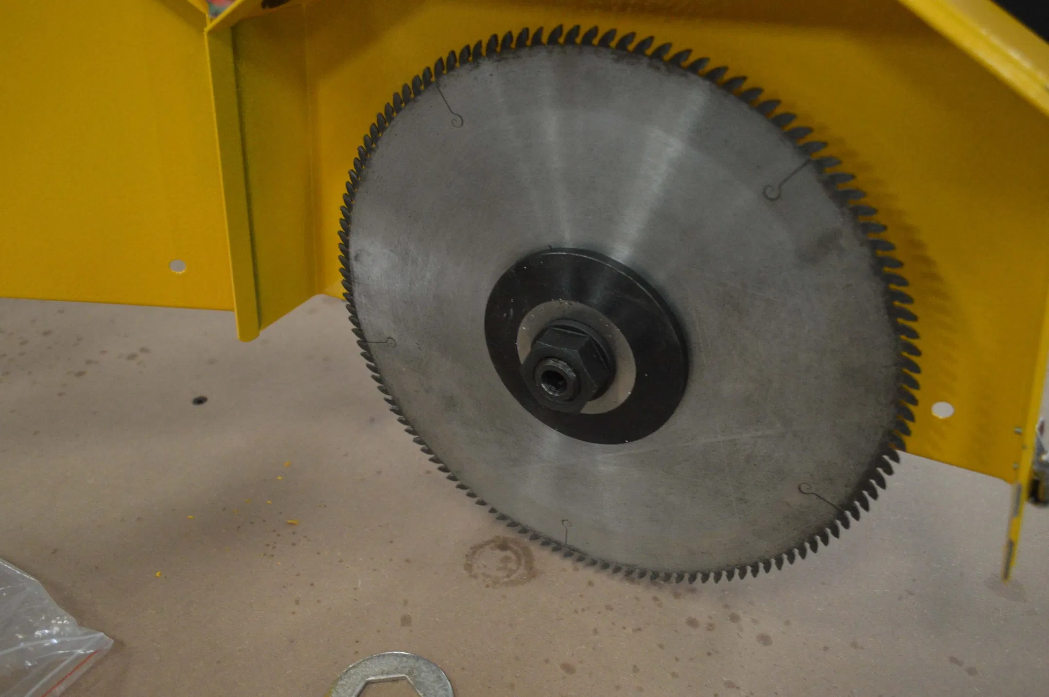 Woodworking Cutting Radial Arm Table Saw with 600mm, 800mm, 900mm Wide Working