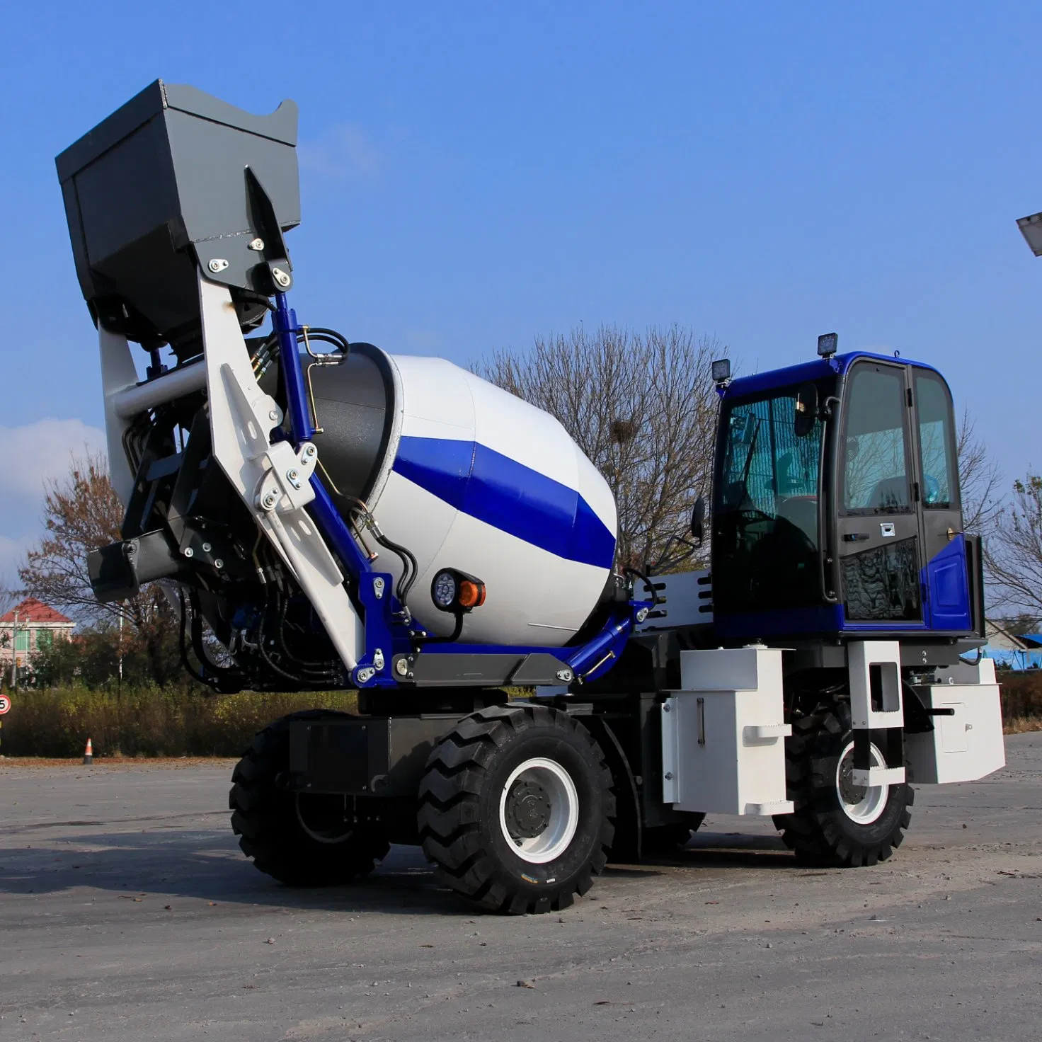2.5m³ Self Loading Concrete Mixer Truck