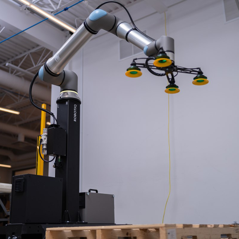 Robot collaboratif UR5e, charge utile de 5 kg, portée de 850 mm