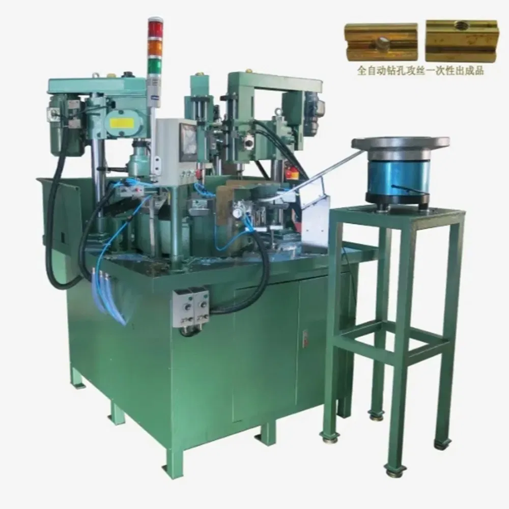 Macchina automatica pluristazione per forare e maschiare con alimentatore a ciotola vibrante