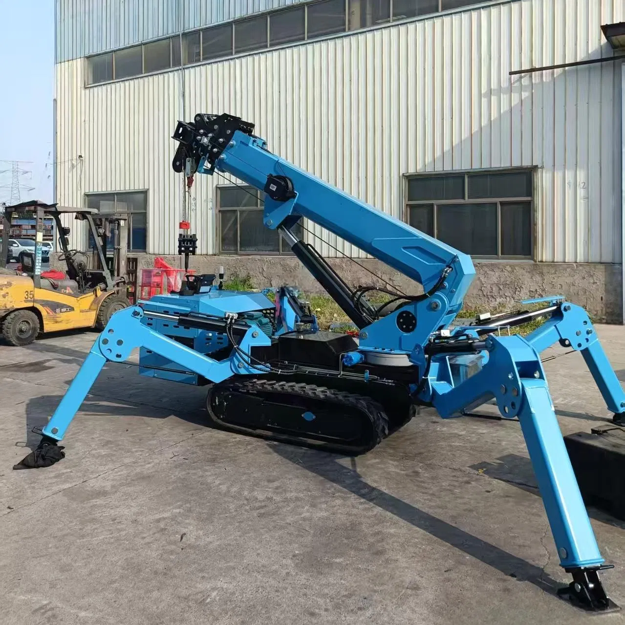 1.5t 3t 5t Electric Diesel Mini Spider Crawler Crane 360 Degree Telescopic Boom for Roof Lifting