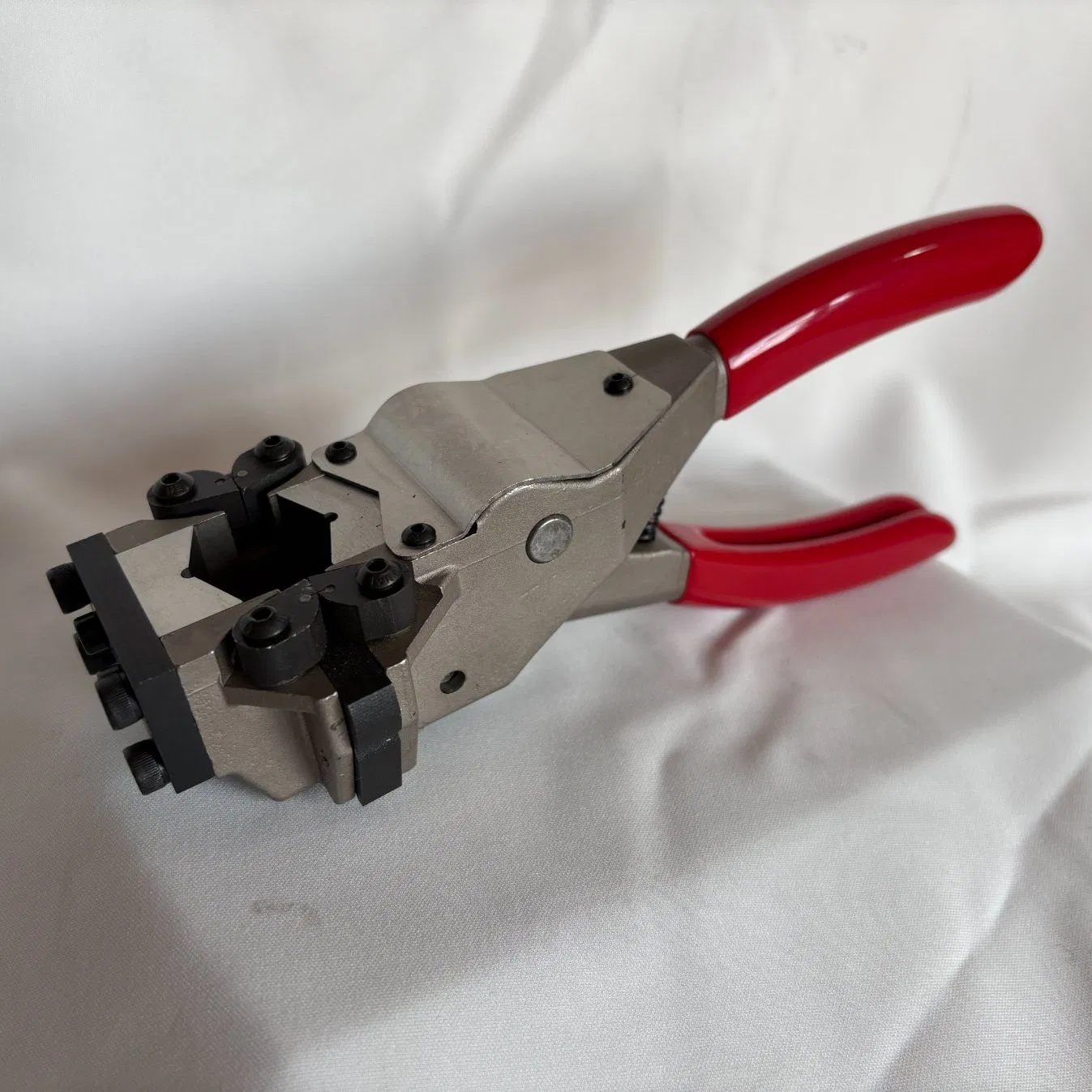 Luyi Type-II Hand-Held Cold Welding Machine for Copper and Aluminum Wire Welding