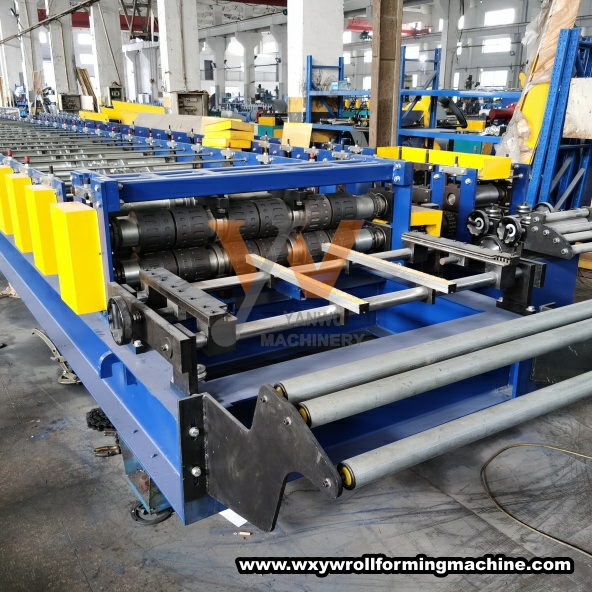 Macchina per la produzione di pannelli per pavimento in ferro Yanwu, macchina automatica per la formatura a rulli di pannelli per pavimento per materiali da costruzione